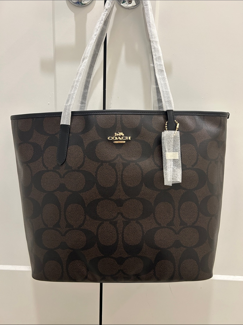 Coach (NWT) Large City Tote Bag In Maxi Signature Canvas - Picture 13 of 15